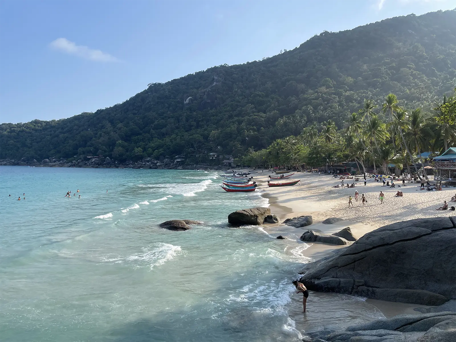 Haad Yuan beach panorama turquoise water jungle hills Koh Phangan