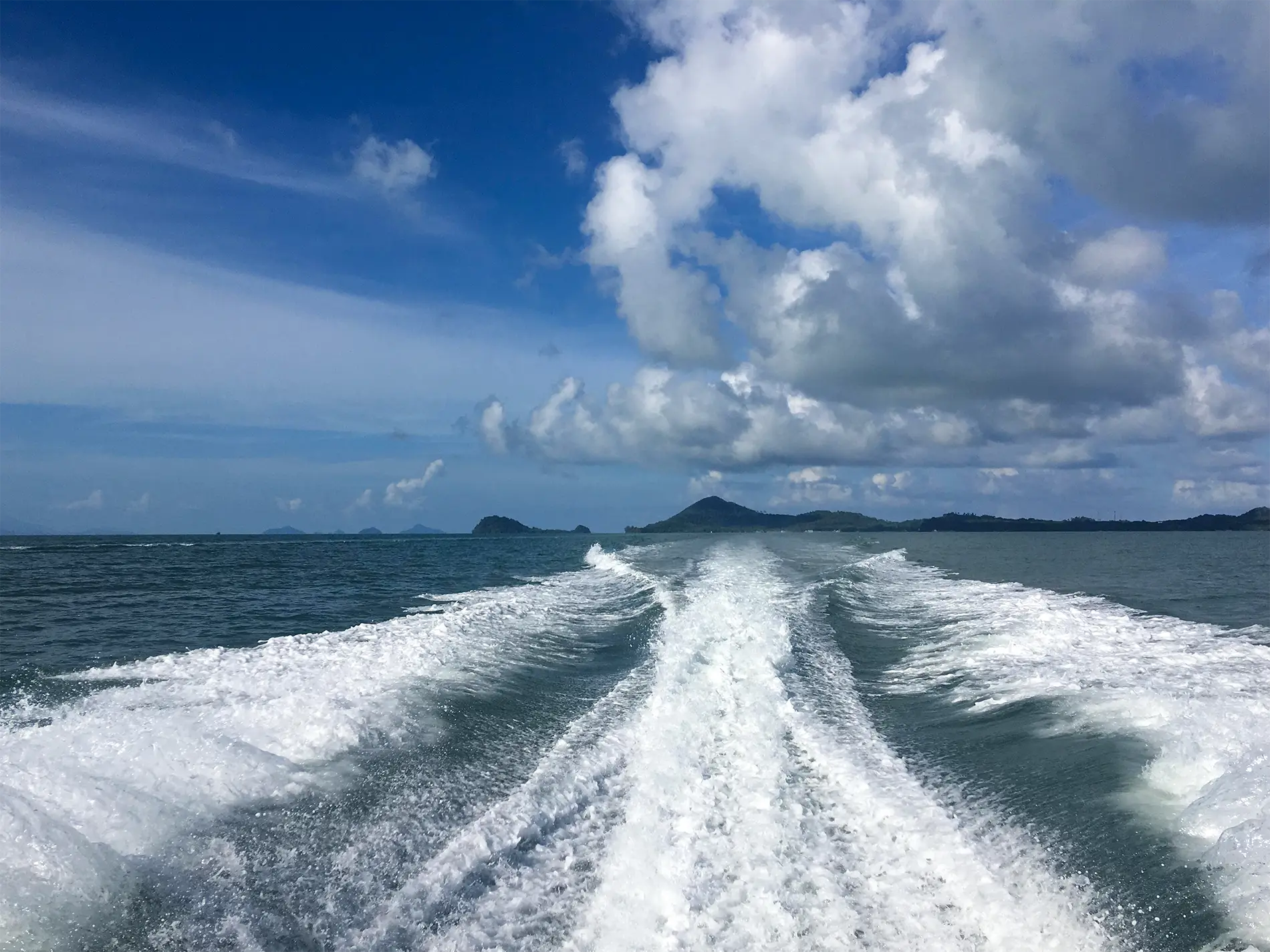Koh Samui &agrave; l&rsquo;horizon vu depuis Koh Phangan, golfe de Tha&iuml;lande